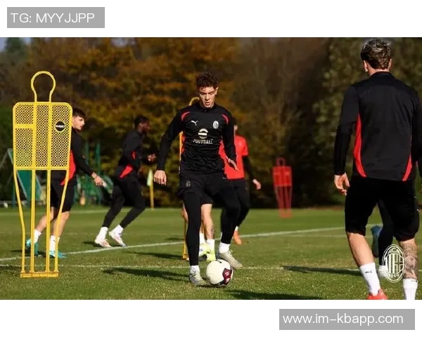 罗马诺透露伊布之子马克西米利安买断费为350万欧米兰保留二转分成