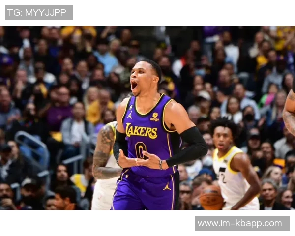 杰伦布朗半场表现低迷仅得6分3失误球队状态堪忧